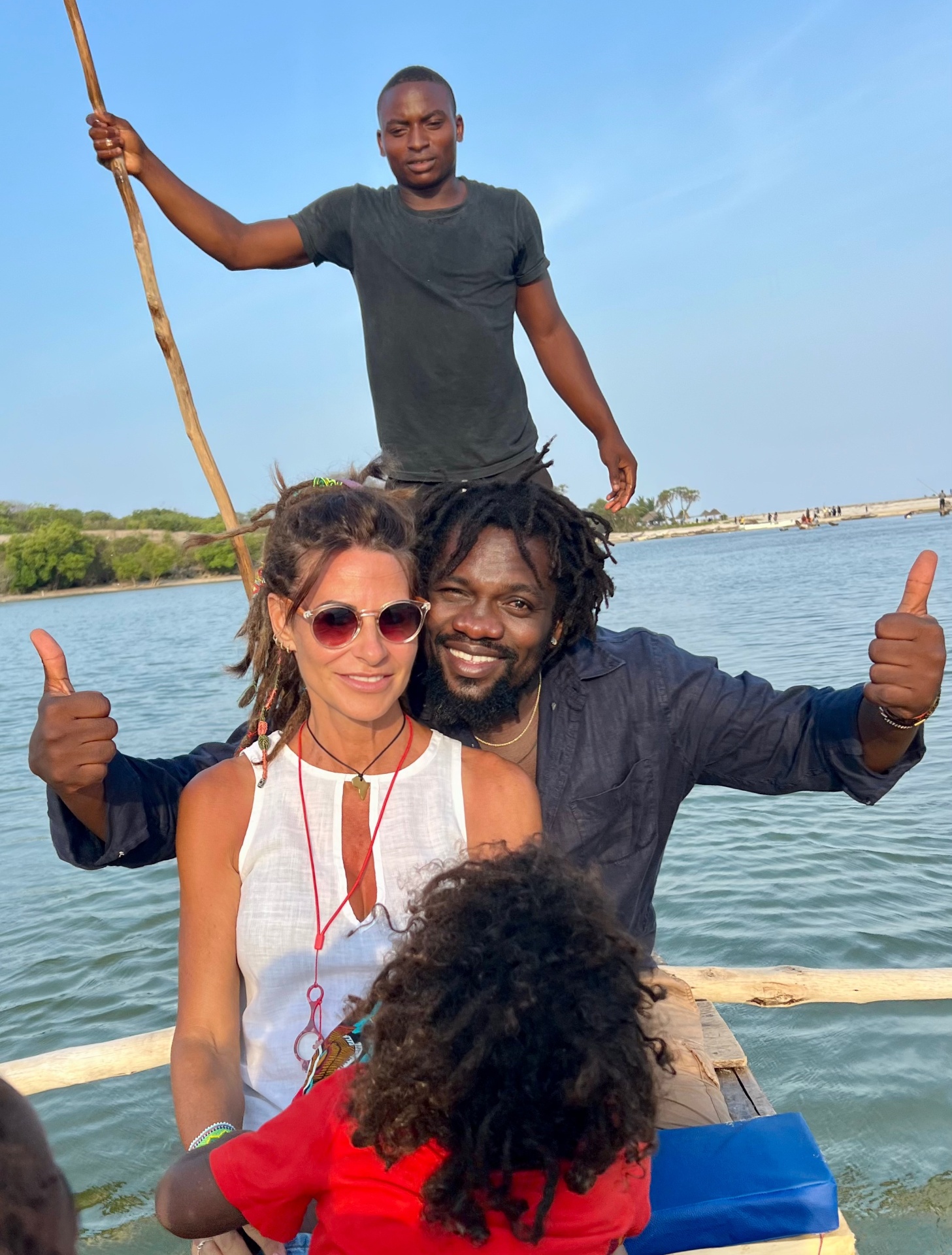 Michy, Nas e Jordi in canoa a Watamu